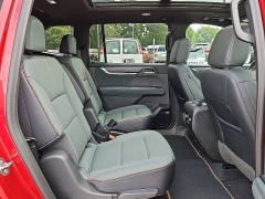 Used 2024  GMC Acadia AWD 4dr AT4 at CarloanExpress&period;Com near Hampton&comma; VA