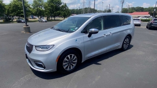 Used 2023  Chrysler Pacifica Hybrid Limited FWD at CarloanExpress.Com near Hampton, VA