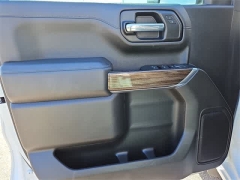 Used 2021  Chevrolet Silverado 1500 2WD Crew Cab 147" LT at CarloanExpress.Com near Hampton, VA