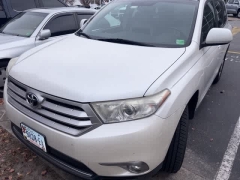 Used 2013  Toyota Highlander 4WD 4dr V6 &lpar;Natl&rpar; at CarloanExpress&period;Com near Hampton&comma; VA