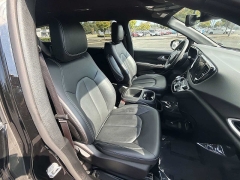 Used 2025  Chrysler Pacifica Select FWD at CarloanExpress&period;Com near Hampton&comma; VA