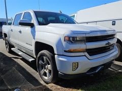 Used 2018  Chevrolet Silverado 1500 4WD Crew Cab 143.5" LT w/2LT at CarloanExpress.Com near Hampton, VA