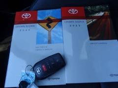 Used 2025  Toyota Crown Signia AWD &lpar;Natl&rpar; at CarloanExpress&period;Com near Hampton&comma; VA