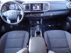 Used 2017  Toyota Tacoma Double Cab 5' Bed V6 4x4 (Natl) at CarloanExpress.Com near Hampton, VA