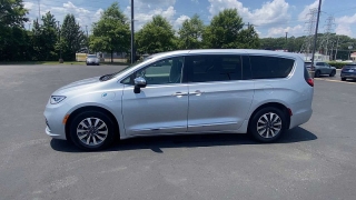 Used 2023  Chrysler Pacifica Hybrid Limited FWD at CarloanExpress.Com near Hampton, VA