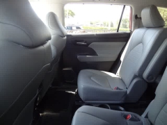Used 2023  Toyota Highlander FWD &lpar;Natl&rpar; at CarloanExpress&period;Com near Hampton&comma; VA