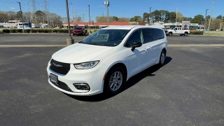 Used 2024  Chrysler Pacifica Touring L FWD at CarloanExpress&period;Com near Hampton&comma; VA