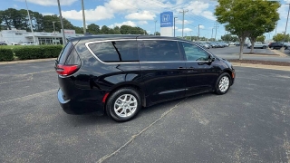 Used 2025  Chrysler Pacifica Select FWD at CarloanExpress&period;Com near Hampton&comma; VA
