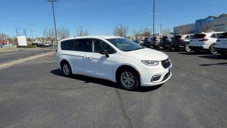 Used 2024  Chrysler Pacifica Touring L FWD at CarloanExpress&period;Com near Hampton&comma; VA