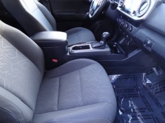 Used 2017  Toyota Tacoma Double Cab 5' Bed V6 4x4 (Natl) at CarloanExpress.Com near Hampton, VA