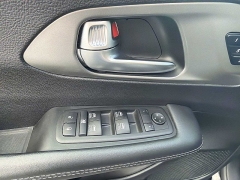 Used 2025  Chrysler Pacifica Select FWD at CarloanExpress&period;Com near Hampton&comma; VA