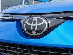 Used 2018  Toyota RAV4 FWD &lpar;Natl&rpar; at CarloanExpress&period;Com near Hampton&comma; VA