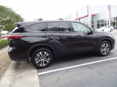 Used 2021  Toyota Highlander XLE AWD at CarloanExpress&period;Com near Hampton&comma; VA