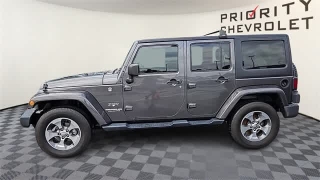 Used 2017  Jeep Wrangler Unlimited 4WD 4dr Sahara at CarloanExpress.Com near Hampton, VA
