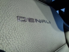 Used 2024  GMC Yukon 4WD 4dr Denali at CarloanExpress.Com near Hampton, VA