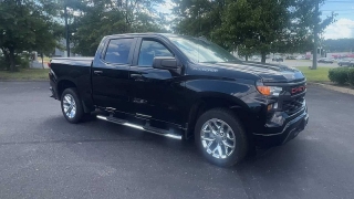 Used 2022  Chevrolet Silverado 1500 4WD Crew Cab 147" Custom at CarloanExpress.Com near Hampton, VA