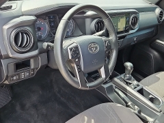 Used 2018  Toyota Tacoma Double Cab 5' Bed V6 4x4 &lpar;Natl&rpar; at CarloanExpress&period;Com near Hampton&comma; VA