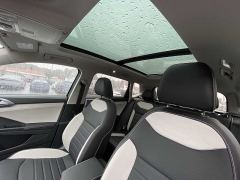 Used 2025  Volkswagen Taos SEL 4MOTION at CarloanExpress.Com near Hampton, VA