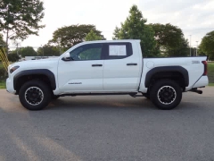 Used 2024  Toyota Tacoma 4WD Double Cab Bed &lpar;Natl&rpar; at CarloanExpress&period;Com near Hampton&comma; VA