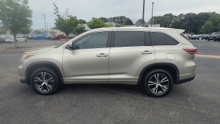 Used 2016  Toyota Highlander 4d SUV FWD XLE at CarloanExpress&period;Com near Hampton&comma; VA