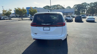 Used 2025  Chrysler Pacifica Select FWD at CarloanExpress&period;Com near Hampton&comma; VA