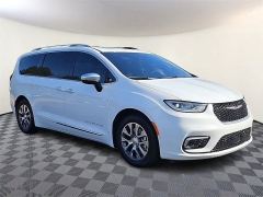 Used 2023  Chrysler Pacifica Hybrid Pinnacle FWD at CarloanExpress&period;Com near Hampton&comma; VA