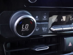 Used 2023  Toyota Highlander FWD &lpar;Natl&rpar; at CarloanExpress&period;Com near Hampton&comma; VA