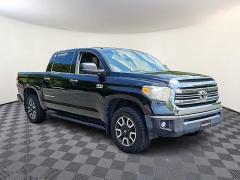 Used 2017  Toyota Tundra 4WD CrewMax 5&period;5' Bed 5&period;7L &lpar;Natl&rpar; at CarloanExpress&period;Com near Hampton&comma; VA