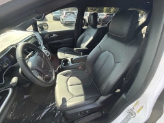 Used 2025  Chrysler Pacifica Select FWD at CarloanExpress&period;Com near Hampton&comma; VA