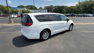 Used 2025  Chrysler Pacifica Select FWD at CarloanExpress&period;Com near Hampton&comma; VA