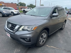 Used 2019  Nissan Pathfinder 4d SUV 4WD SL at Keenan's Cherryland near Holmen&comma; WI