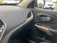 Used 2017  Jeep Cherokee 4d SUV 4WD Sport V6 Altitude at Keenan's Cherryland near Holmen, WI