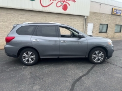 Used 2019  Nissan Pathfinder 4d SUV 4WD SL at Keenan's Cherryland near Holmen&comma; WI