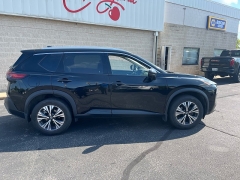 Used 2021  Nissan Rogue AWD SV at Keenan's Cherryland near Holmen&comma; WI