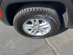 Used 2023  Jeep Grand Cherokee Laredo 4x4 at Keenan's Cherryland near Holmen&comma; WI
