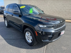 Used 2023  Jeep Grand Cherokee Laredo 4x4 at Keenan's Cherryland near Holmen&comma; WI