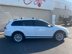Used 2017 Volkswagen Golf Alltrack 4d Wagon TSI S 4motion Auto at Keenan's Cherryland near Holmen, WI