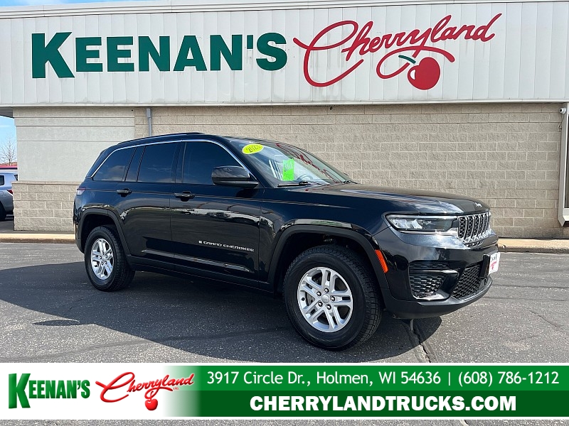 Used 2023  Jeep Grand Cherokee Laredo 4x4 at Keenan's Cherryland near Holmen&comma; WI