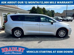 Used 2023  Chrysler Pacifica Touring FWD at Bradley Auto Finance near Hudson&comma; NH