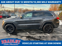 Used 2017  Jeep Grand Cherokee 4d SUV 4WD Laredo at Bradley Auto Finance near Hudson&comma; NH