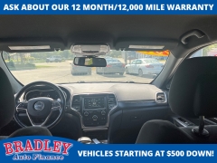 Used 2015 Jeep Grand Cherokee 4d SUV 4WD Laredo at Bradley Auto Finance near Hudson, NH