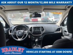 Used 2014  Jeep Cherokee 4d SUV 4WD Latitude V6 at Bradley Auto Finance near Hudson&comma; NH