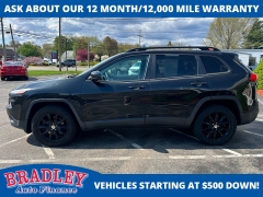 Used 2014  Jeep Cherokee 4d SUV 4WD Latitude V6 at Bradley Auto Finance near Hudson&comma; NH