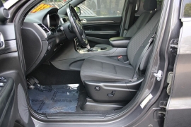 Used 2019  Jeep Grand Cherokee 4d SUV 4WD Laredo E at Warner Motors near East Orange&comma; NJ