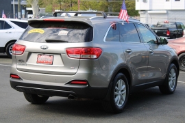 Used 2017  Kia Sorento 4d SUV FWD LX at Warner Motors near East Orange&comma; NJ