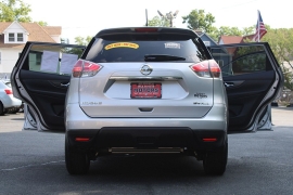 Used 2015  Nissan Rogue 4d SUV AWD SV at Warner Motors near East Orange&comma; NJ