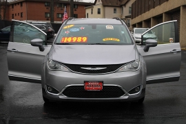 Used 2017  Chrysler Pacifica 4d Wagon Touring-L at Warner Motors near East Orange&comma; NJ