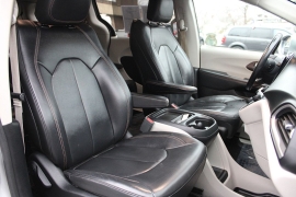 Used 2017  Chrysler Pacifica 4d Wagon Touring-L at Warner Motors near East Orange&comma; NJ