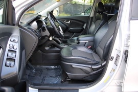 Used 2012  Hyundai Tucson 4d SUV AWD GLS at Warner Motors near East Orange&comma; NJ