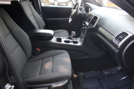 Used 2019  Jeep Grand Cherokee 4d SUV 4WD Laredo E at Warner Motors near East Orange&comma; NJ